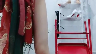 喜欢吃大鸡巴的金发女郎在酒店给男友舔蛋,最后射嘴里
