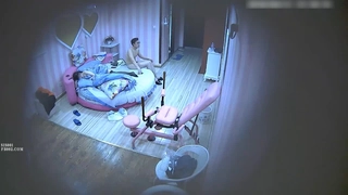 网红美女下海诱惑！情趣装黑丝，露出白嫩贫乳，一脸呆萌，振动棒磨蹭，抽插无毛小穴