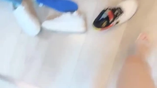 坑爹按摩院男技师偷拍【私处保健直播】淫骚少妇被扣到受不了，摸鸡巴主动求草