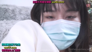车模面前忍耐不住的摄影师
