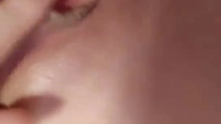 业余继母被她的继子舔和操她的阴部