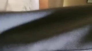 年轻漂亮小美女先和炮友车震 然后自慰揉穴 无毛粉嫩十分诱人